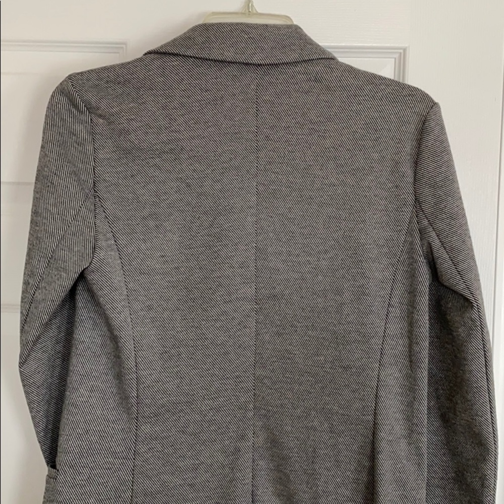 Dynamite fitted stretch blazer. - Picture 4 of 5